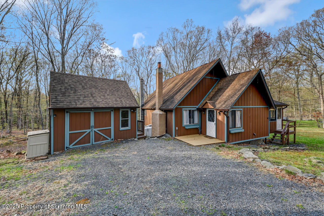3222 Bluebird Drive Bushkill, PA 18324 - Photo 9 of 50 Garage & House
