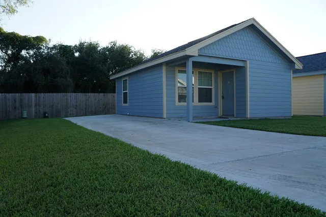 $950 | 113 Gillespie Lane, Aransas Pass, TX 78336