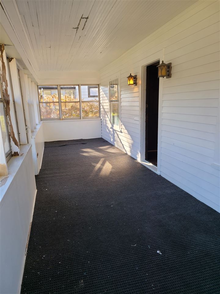 2602 Miller Road Flint, MI 48503 - Photo 8 of 58 Front Porch