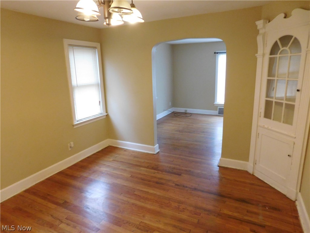 3398 Hartwood Road Cleveland, OH 44112 - Photo 4 of 17