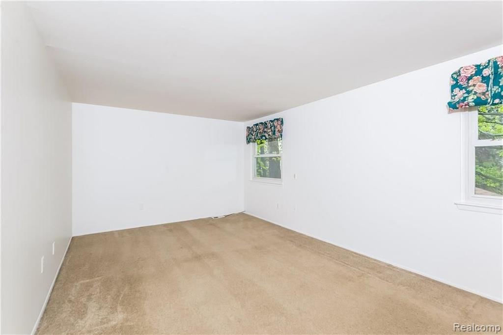 14055 Riverside Street Livonia, MI 48154 - Photo 13 of 24