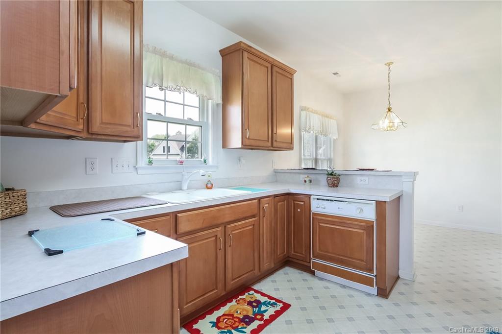 10815 Hellebore Road Charlotte, NC 28213 - Photo 11 of 31 Gallery Image 11