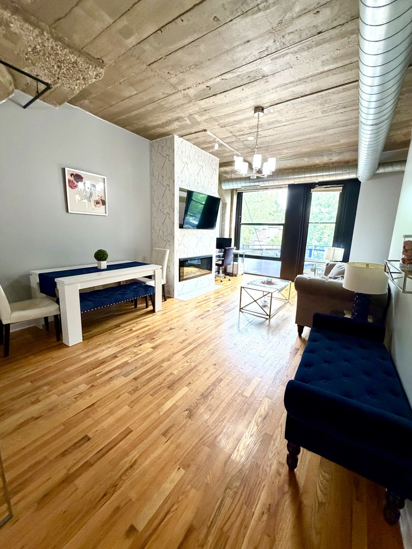 1069 West 14th Place, Unit 229 Chicago, IL 60608 - Photo 2 of 25