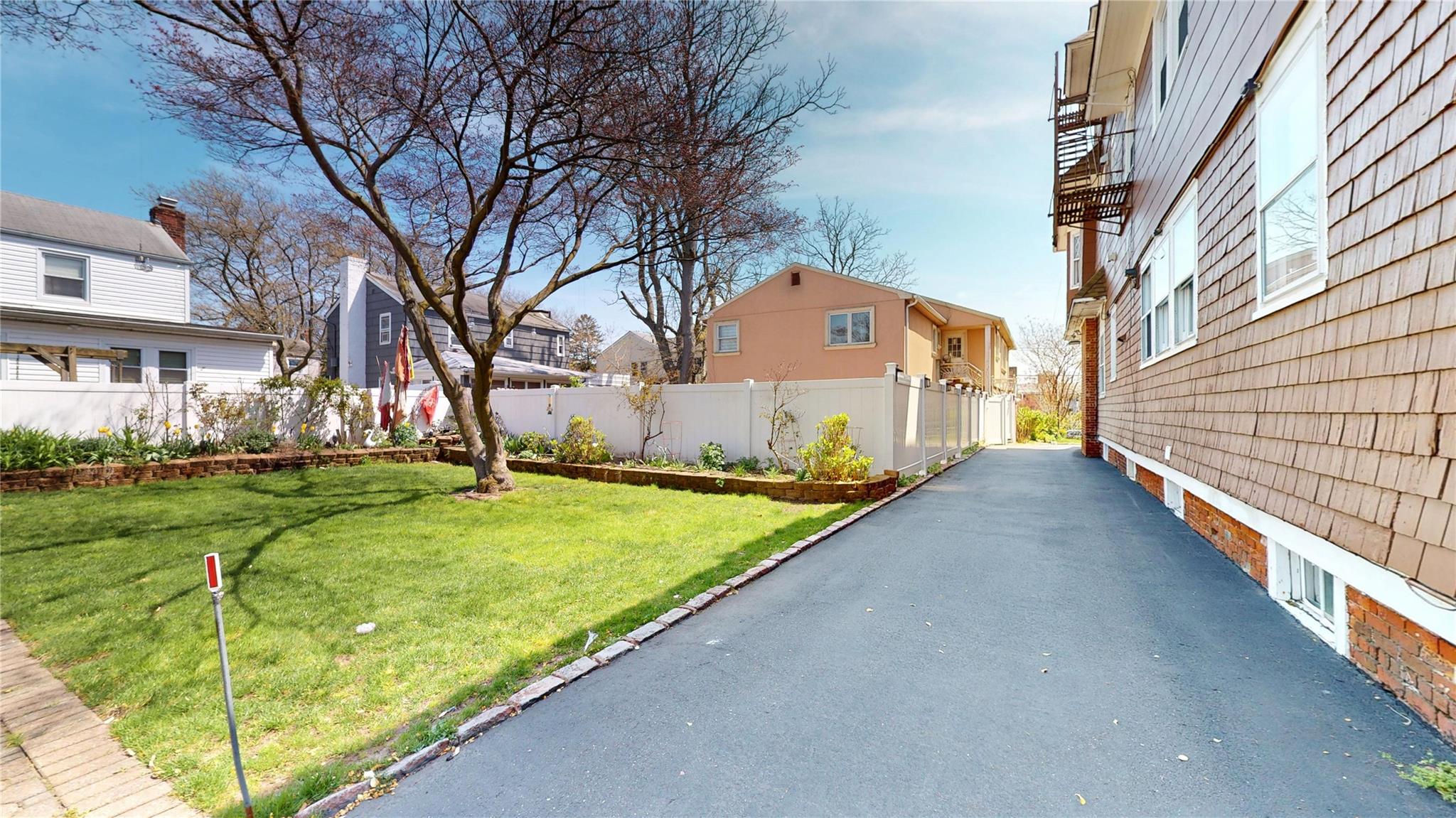 31-06 Healy Avenue Queens, NY 11691 - Photo 4 of 34