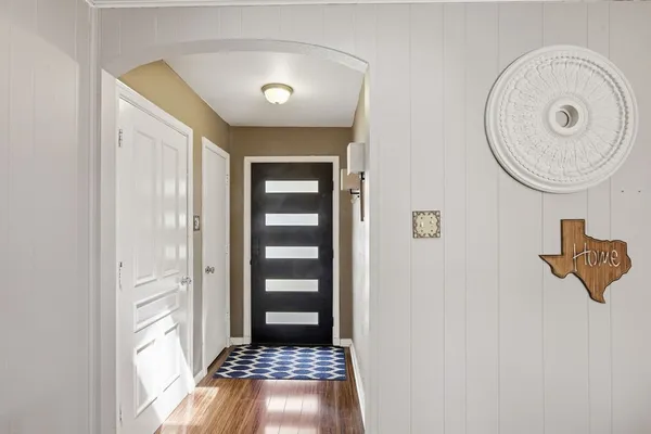 a picture of a bathroom