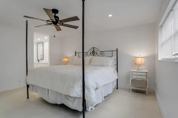 $4,000 | 401 Briny Avenue, Unit 315, Pompano Beach, FL 33062