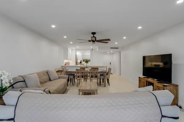 $4,000 | 401 Briny Avenue, Unit 315, Pompano Beach, FL 33062