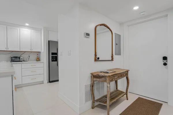 $4,000 | 401 Briny Avenue, Unit 315, Pompano Beach, FL 33062