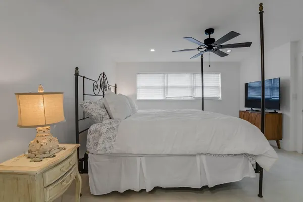 $4,000 | 401 Briny Avenue, Unit 315, Pompano Beach, FL 33062