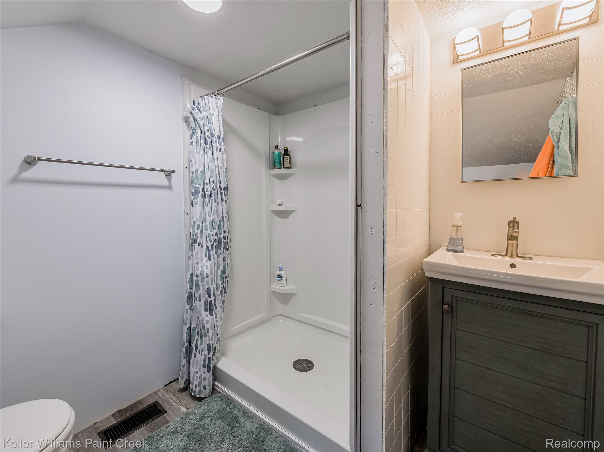 227 Ora Road Oxford, MI 48371 - Photo 26 of 60 UpStairs Full Bath
