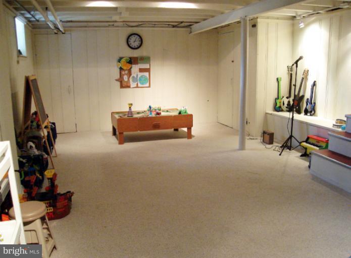 331 Murdock Road Baltimore, MD 21212 - Photo 3 of 19 a room with gym equipment
