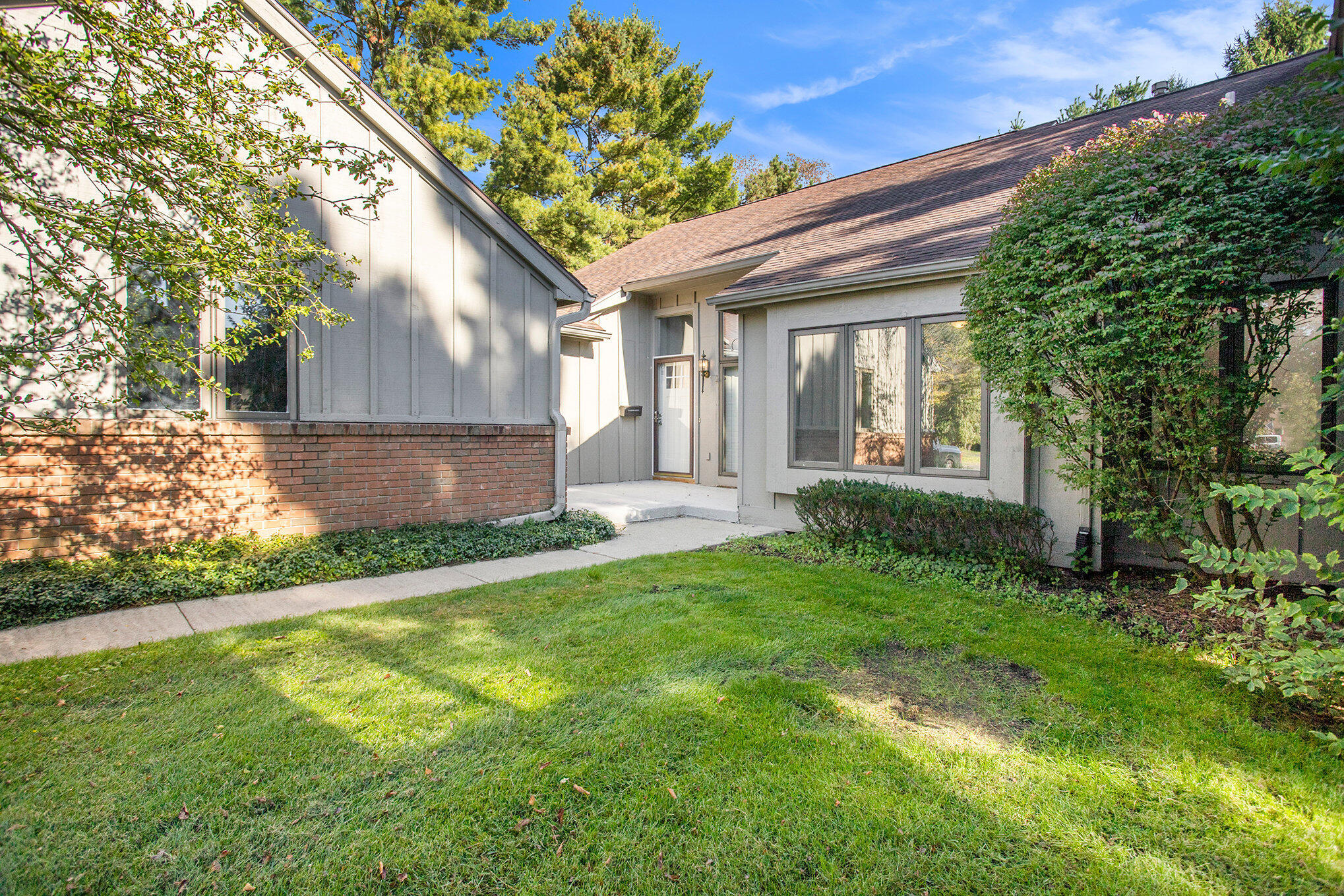 213 Raintree Circle Kalamazoo, MI 49006 - Photo 2 of 26 002__mg_7935_970