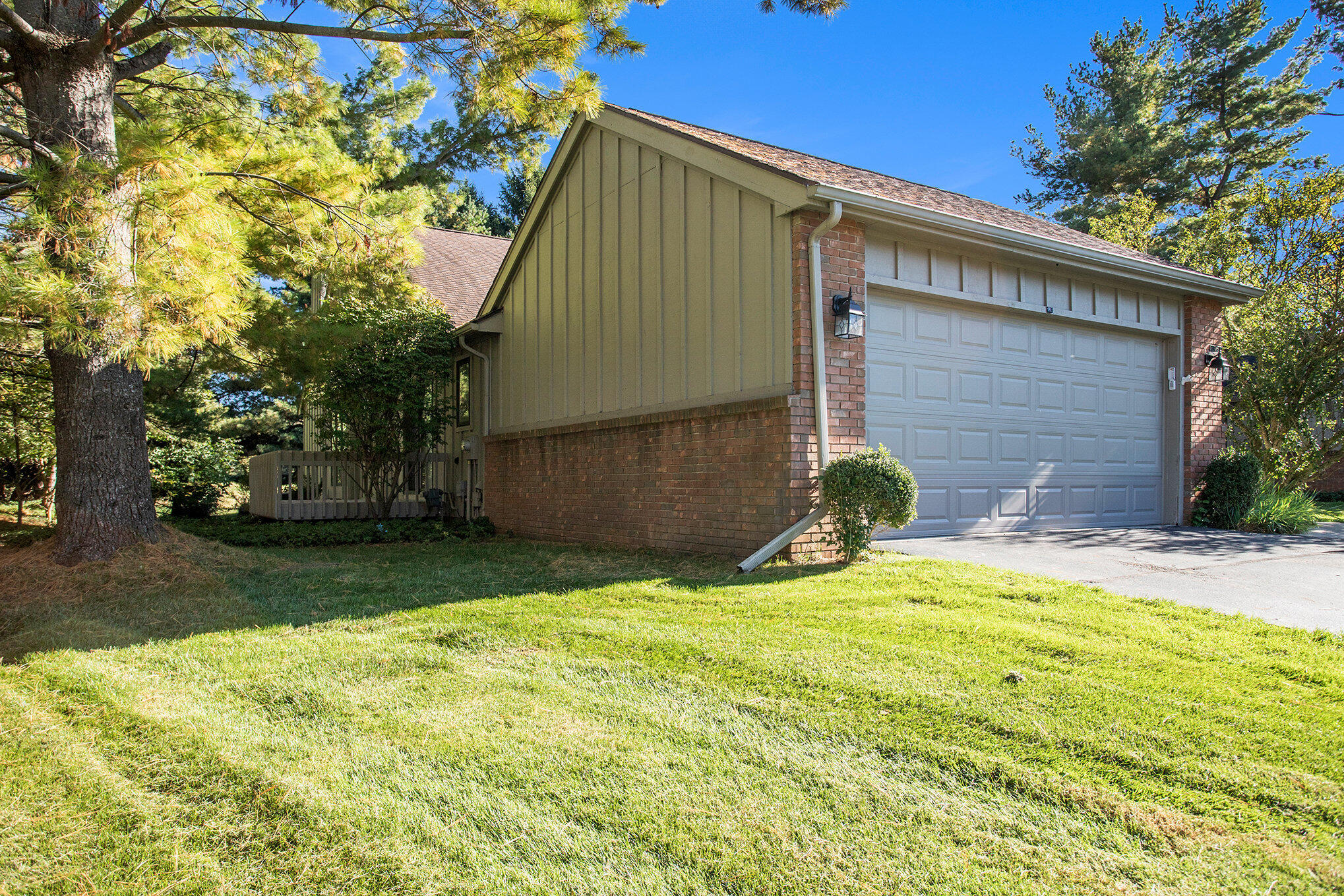 213 Raintree Circle Kalamazoo, MI 49006 - Photo 23 of 26 023__mg_7946_287