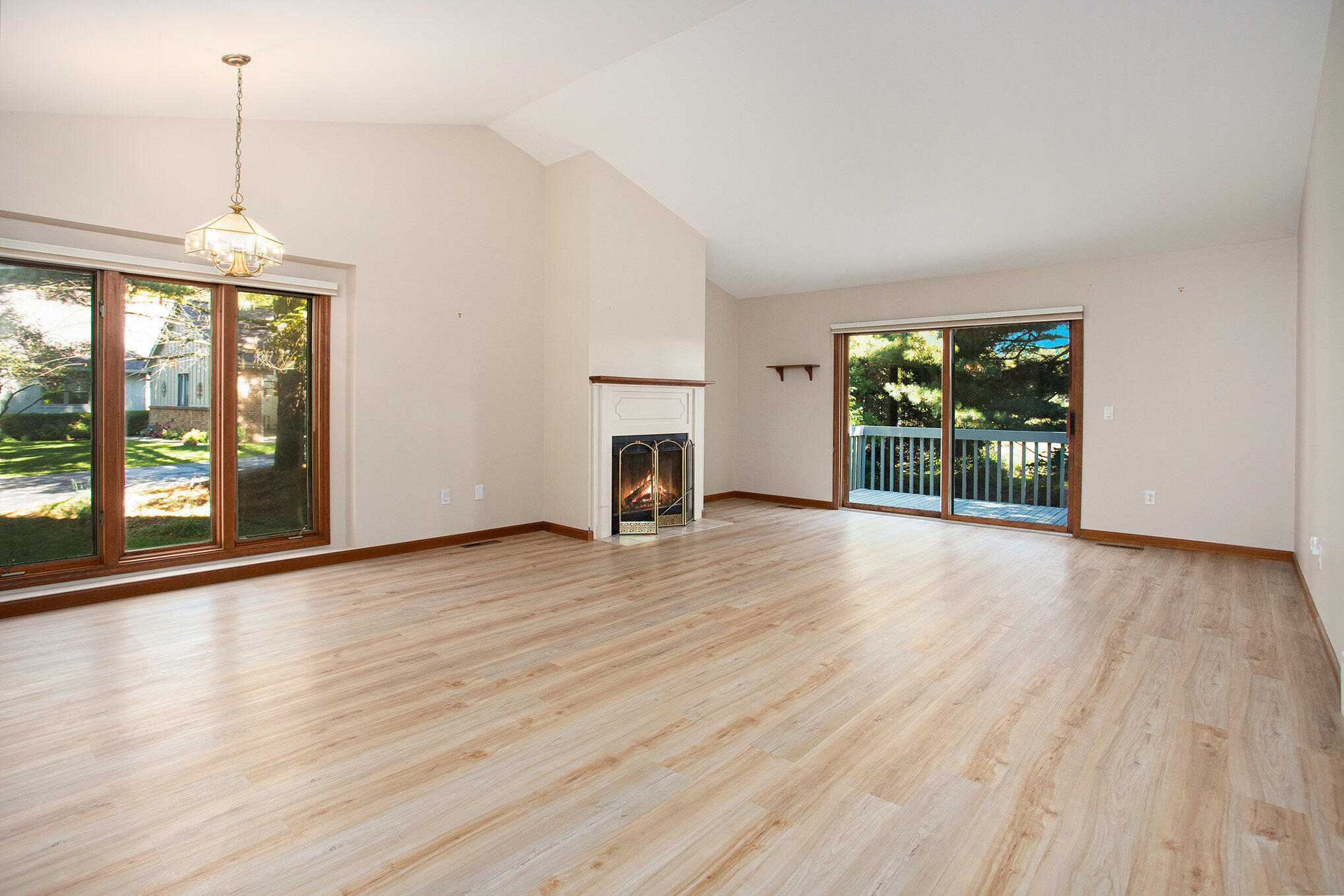 213 Raintree Circle Kalamazoo, MI 49006 - Photo 4 of 26 004__mg_7887_81