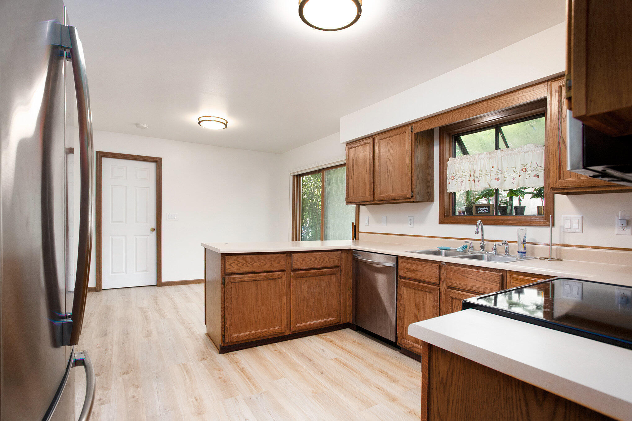 213 Raintree Circle Kalamazoo, MI 49006 - Photo 9 of 26 008__mg_7901_551