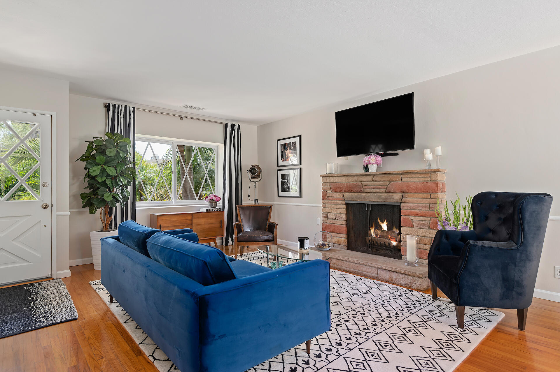 514 Tallant Road Santa Barbara, CA 93105 - Photo 15 of 33 18 - Living Room