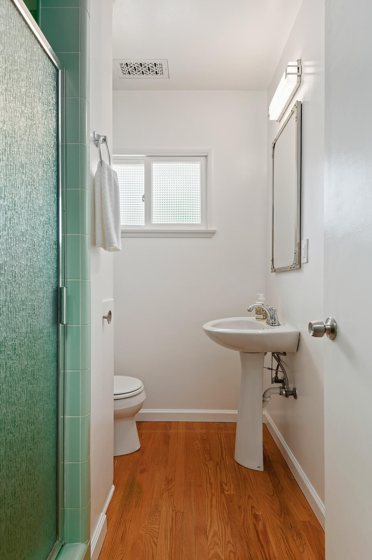 514 Tallant Road Santa Barbara, CA 93105 - Photo 24 of 33 27 - Bathroom