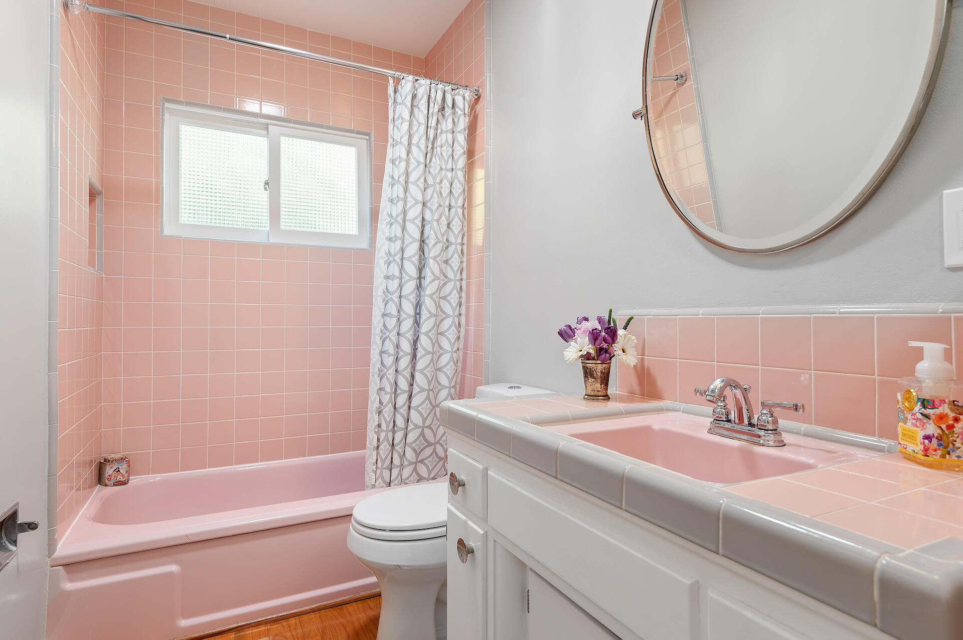 514 Tallant Road Santa Barbara, CA 93105 - Photo 29 of 33 32 - Bathroom 2