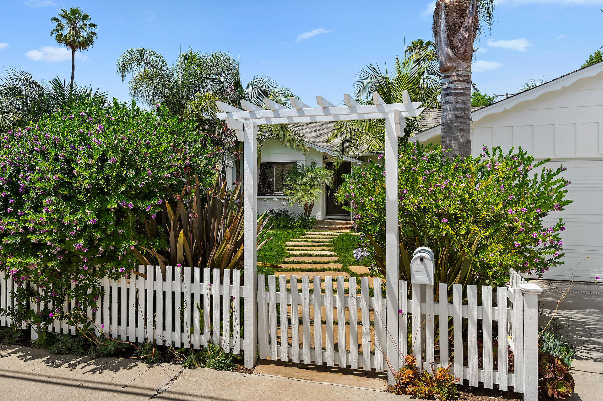 514 Tallant Road Santa Barbara, CA 93105 - Photo 5 of 33 06 - Street Entrance