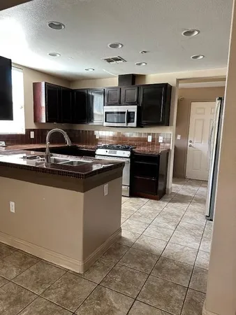$304,900 | 4800 Southeast Westlake Parkway, Unit 1009, Sacramento, CA 95835
