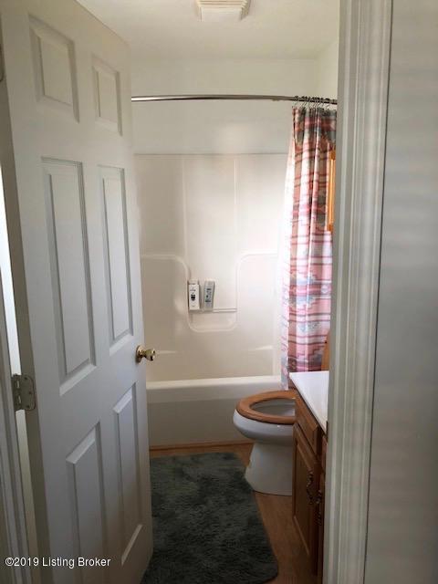 225 Dustin Way Shepherdsville, KY 40165 - Photo 13 of 15 master bath