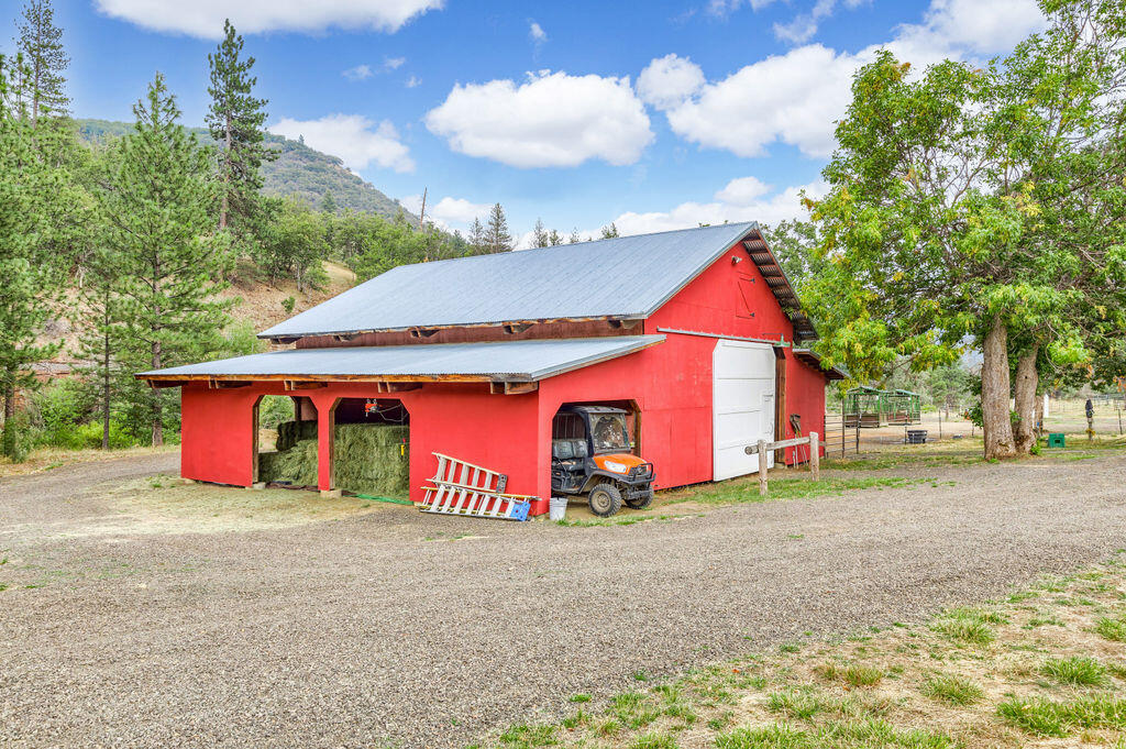 2245 Colestin Road Ashland, OR 97520 - Photo 24 of 69 24