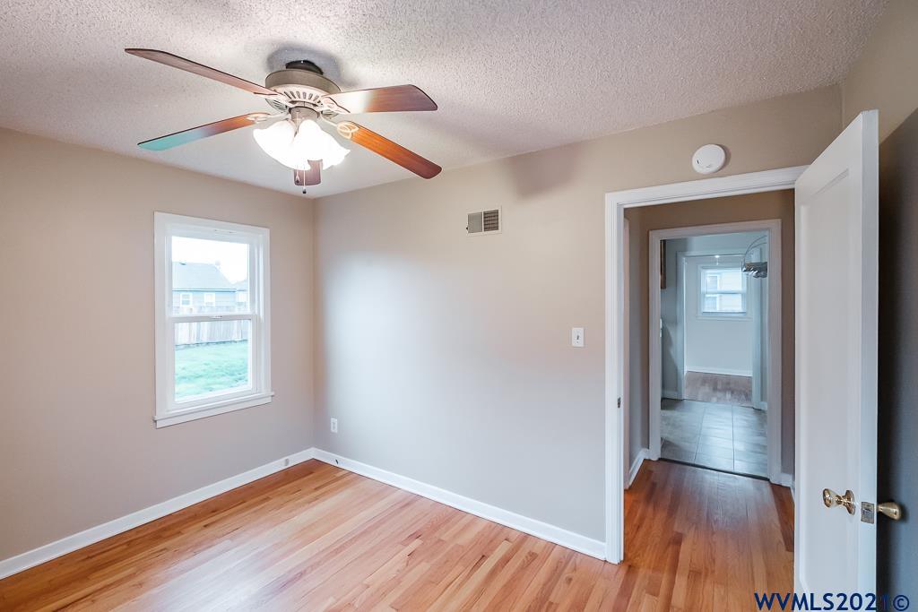 1094 Southwest 14th Avenue Albany, OR 97321 - Photo 20 of 32