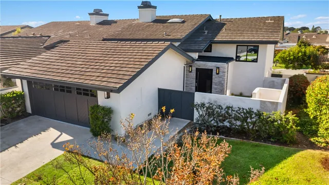 $3,995,000 | 5 Curl Drive, Corona del Mar, CA 92625