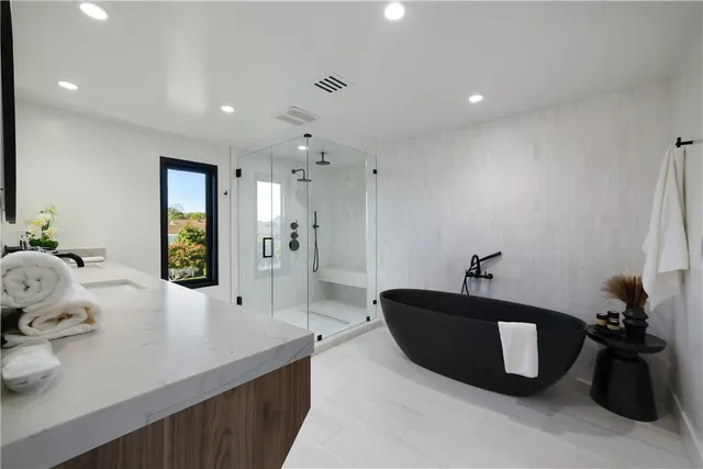 $3,995,000 | 5 Curl Drive, Corona del Mar, CA 92625