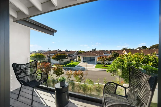 $3,995,000 | 5 Curl Drive, Corona del Mar, CA 92625