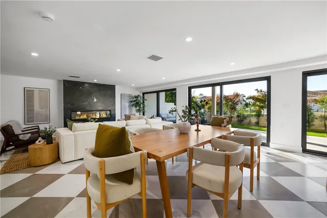 $3,995,000 | 5 Curl Drive, Corona del Mar, CA 92625