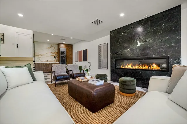 $3,995,000 | 5 Curl Drive, Corona del Mar, CA 92625