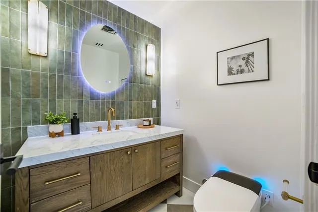 $3,995,000 | 5 Curl Drive, Corona del Mar, CA 92625