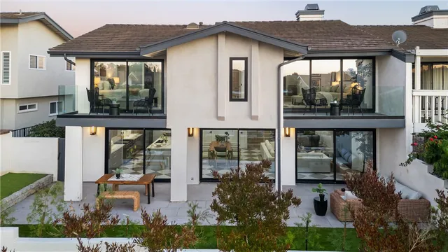 $3,995,000 | 5 Curl Drive, Corona del Mar, CA 92625