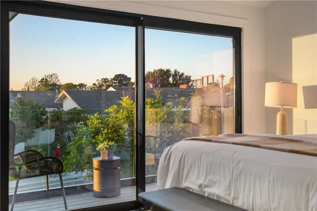 $3,995,000 | 5 Curl Drive, Corona del Mar, CA 92625