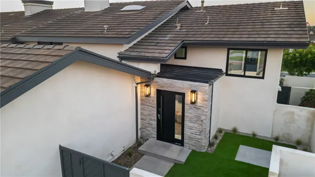 $3,995,000 | 5 Curl Drive, Corona del Mar, CA 92625