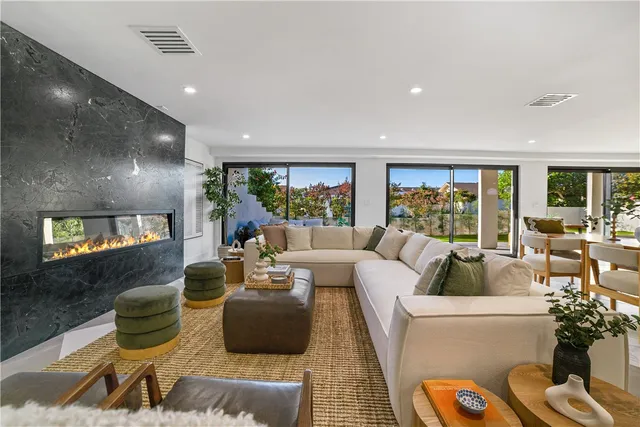 $3,995,000 | 5 Curl Drive, Corona del Mar, CA 92625