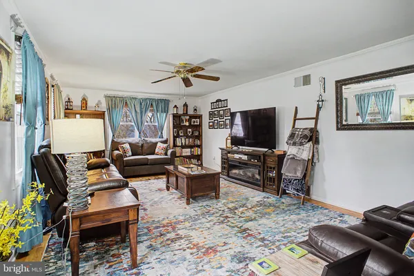 $449,900 | 932 Shiremont Drive, Mechanicsburg, PA 17050