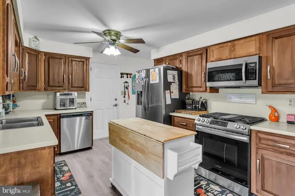 $449,900 | 932 Shiremont Drive, Mechanicsburg, PA 17050