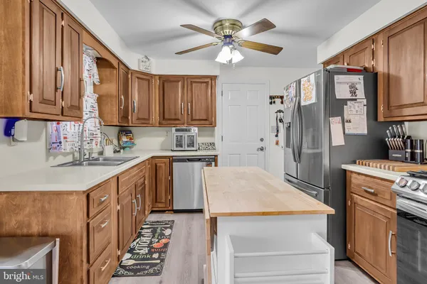 $449,900 | 932 Shiremont Drive, Mechanicsburg, PA 17050