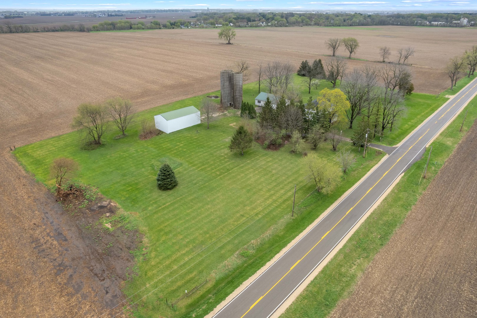 4799 South Center Road Rochelle, IL 61068 - Photo 7 of 48