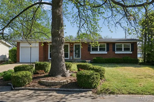 $200,000 | 715 Gonzaga Lane, Florissant, MO 63031