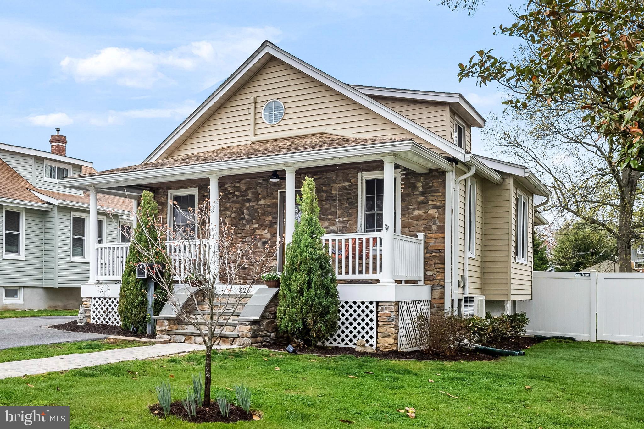 526 Hawthorne Road Linthicum Heights, MD 21090 - Photo 2 of 50 a front view of a house with a garden