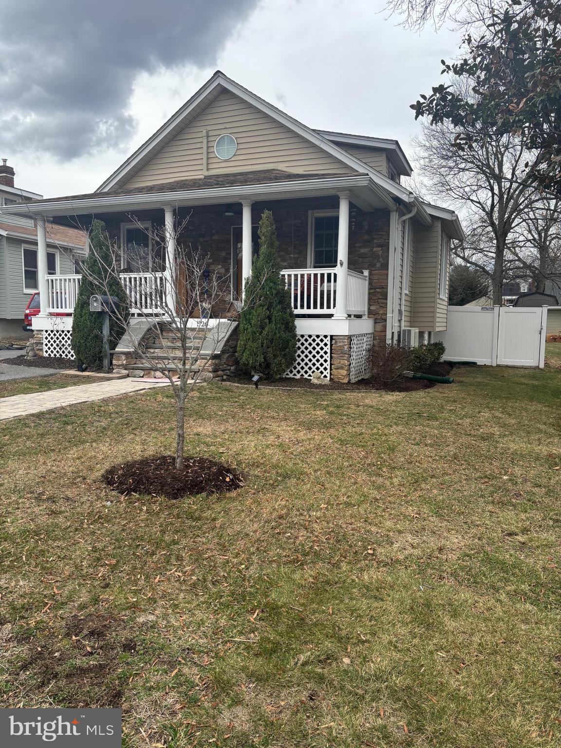 526 Hawthorne Road Linthicum Heights, MD 21090 - Photo 3 of 4 a front view of a house with garden