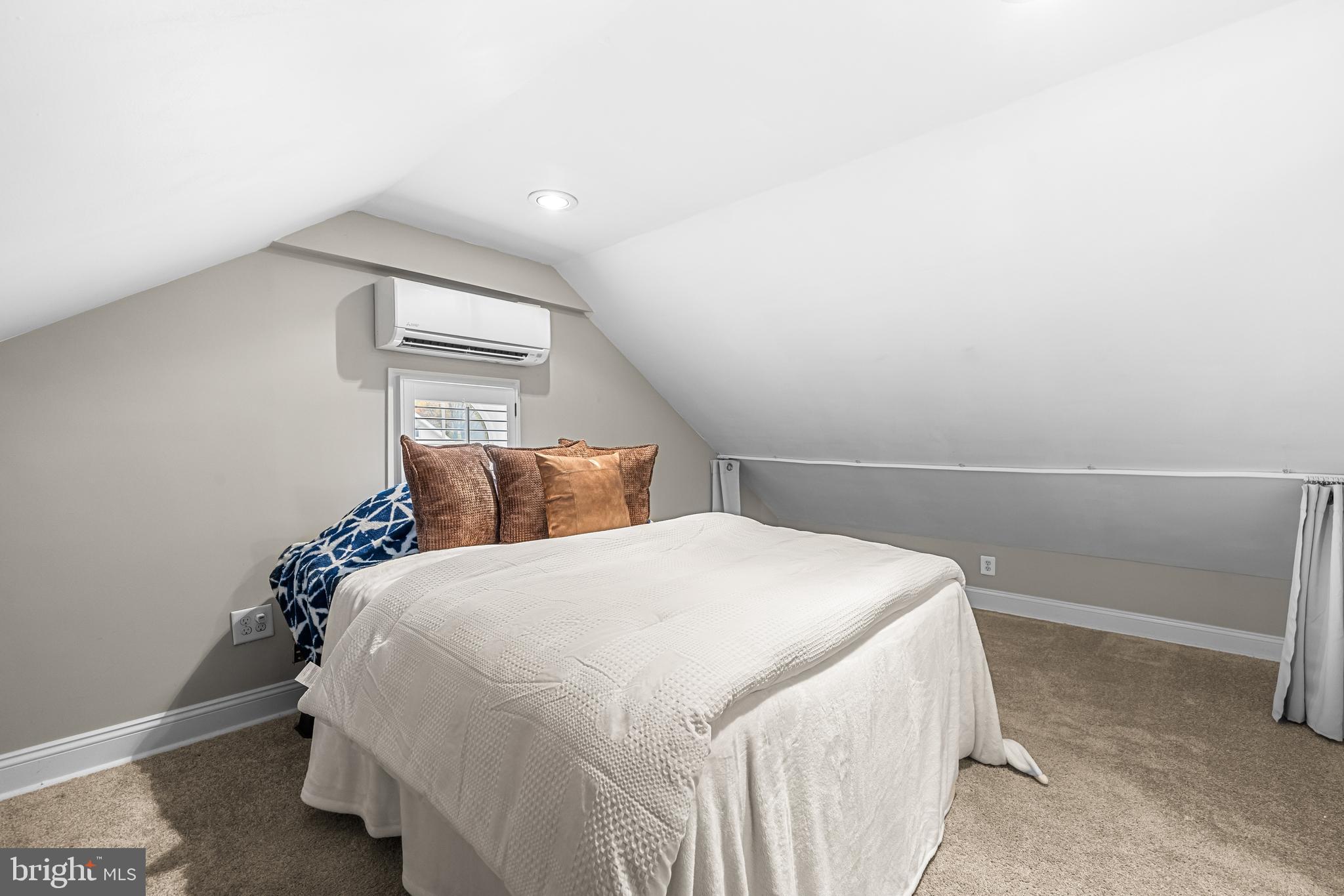 526 Hawthorne Road Linthicum Heights, MD 21090 - Photo 35 of 50 a bedroom with a bed and a window