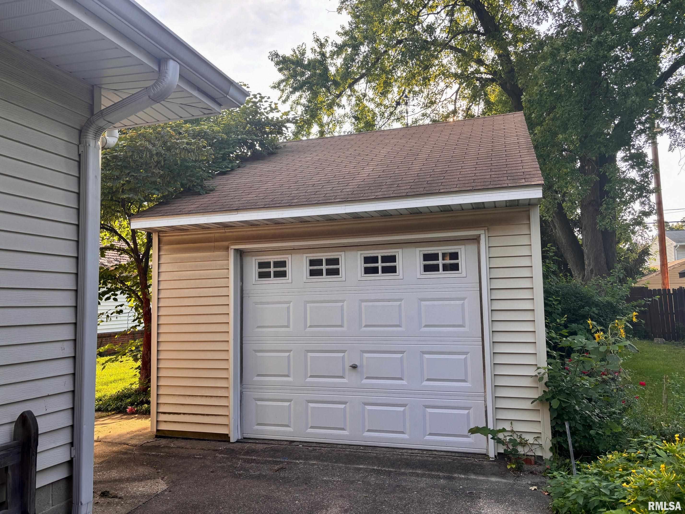 2146 Yale Boulevard Springfield, IL 62703 - Photo 2 of 14