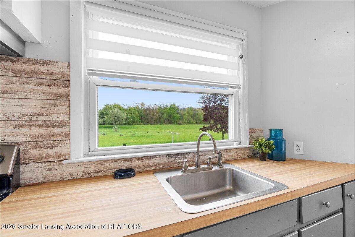 8280 South Dewitt Road Dewitt, MI 48820 - Photo 15 of 28 19-Media Jett - 14