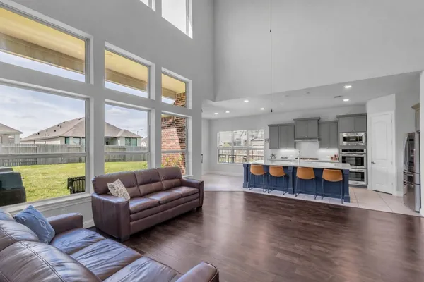 $560,000 | 423 Round Top Street, Webster, TX 77598