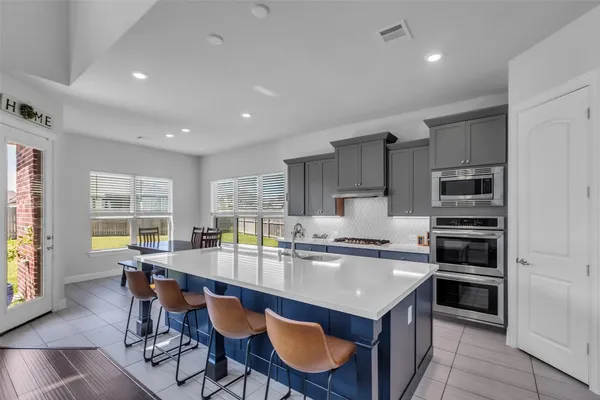 $560,000 | 423 Round Top Street, Webster, TX 77598