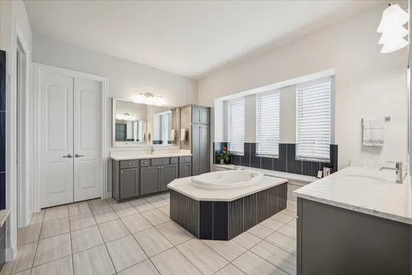 $560,000 | 423 Round Top Street, Webster, TX 77598